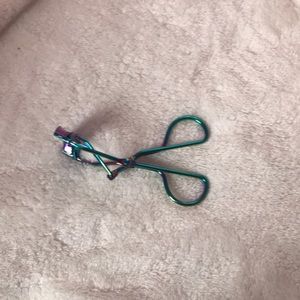 Cute and shiny eyelash curler!✨